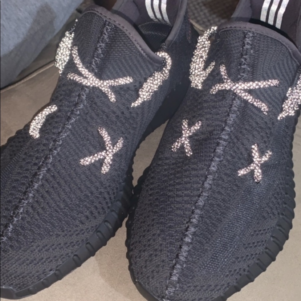 Yeezy 350 v2 black